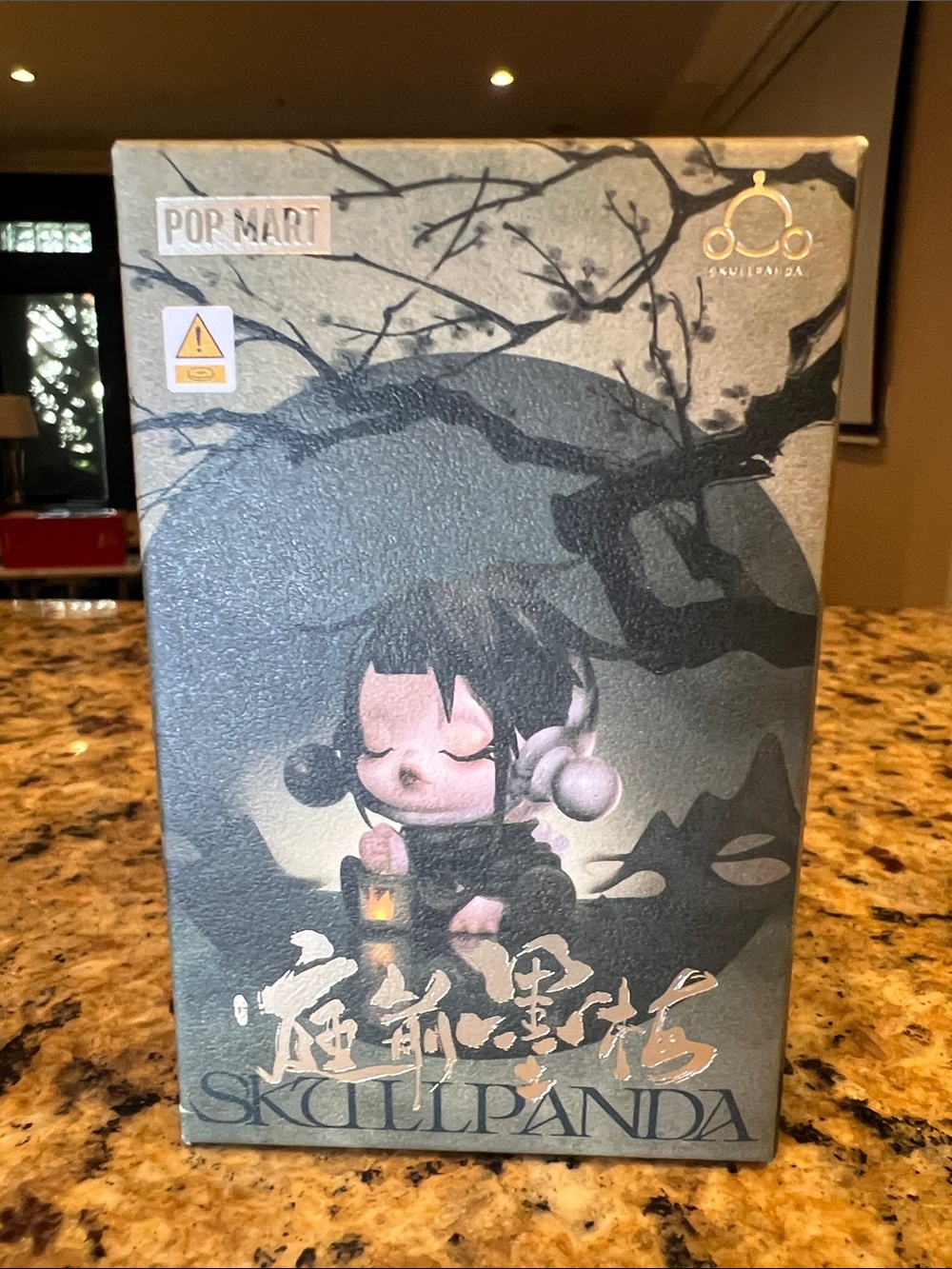 POP MART Skullpanda Th Ink Plum Blossom blond box NIB